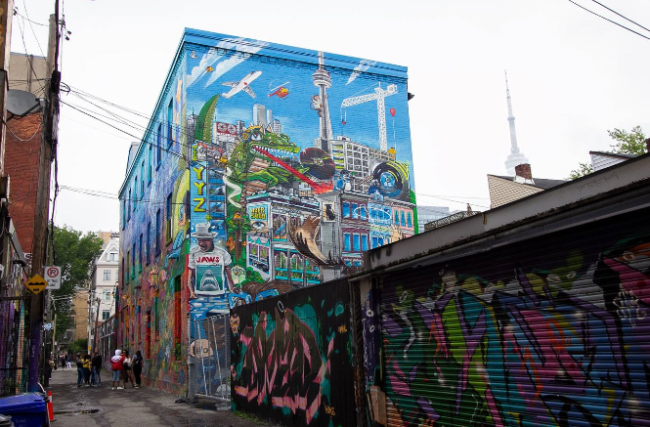 graffiti alley in downtown toronto